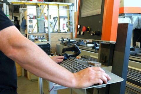 Travail avec une machine