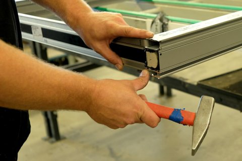 Bild zeigt Ausschnitt bei der handwerklichen Arbeit