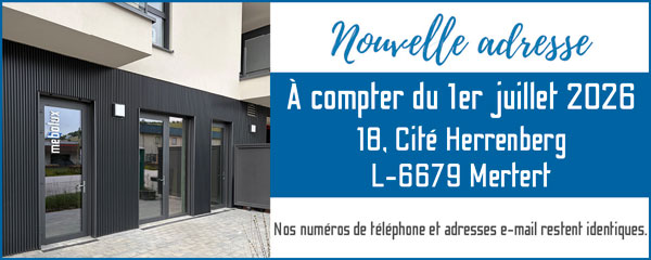 Image de bannière montrant un détail de la façade du bureau dans la partie gauche. Dans la partie droite, des informations indiquant la date du déménagement et la nouvelle adresse.