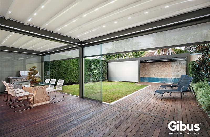 Pergola allumée de Gibus avec vue de l'intérieur vers l'extérieur